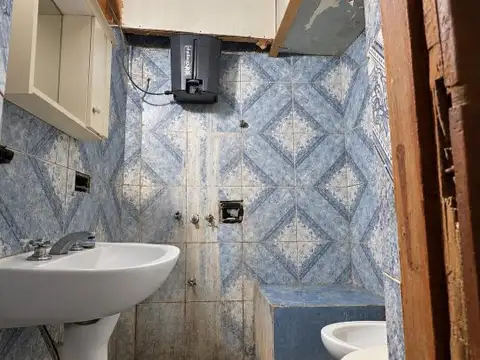 Venta casa en lote propio con monoambiente independiente a refaccionar – Padua Norte