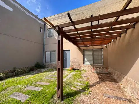 Depto Tipo Casa 3 ambientes con 2 baños