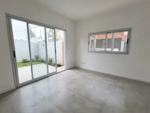 Depto Tipo Casa 3 ambientes con 2 baños
