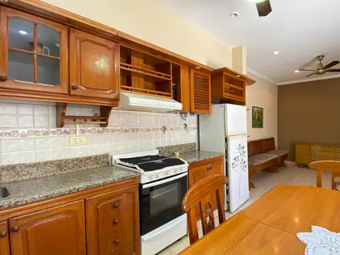 Casa 6 ambientes con 2 baños