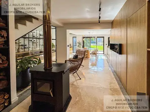Casa en Venta con 1 cochera