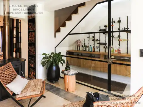 Casa 7 ambientes con 5 baños