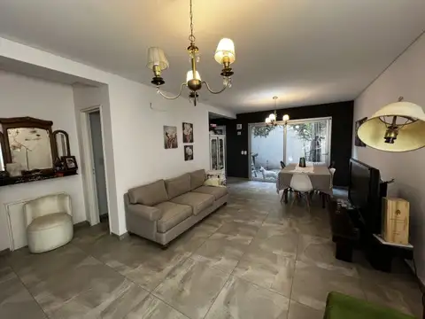 Depto Tipo Casa 4 ambientes con 3 baños