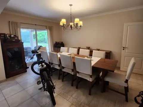 Casa en Venta con 2 cocheras