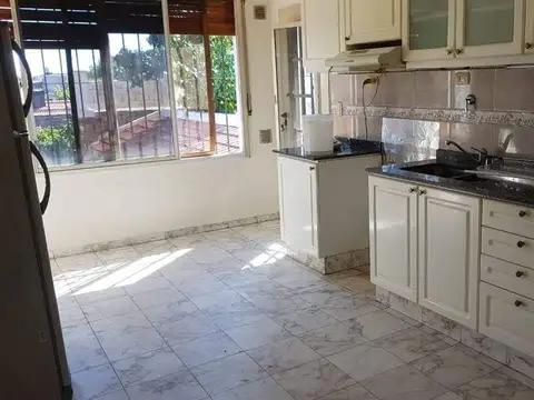 Depto Tipo Casa 3 ambientes con 2 baños