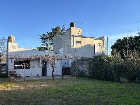 VENTA CASA 2 DORMITORIOS CON COCHERA City Bell