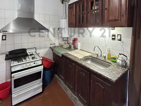 VENTA CASA 2 DORMITORIOS CON COCHERA City Bell