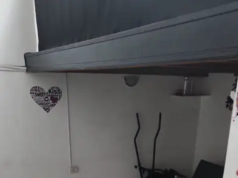 AMPLIA PELUQUERIA SOBRE AVELLANEDA.