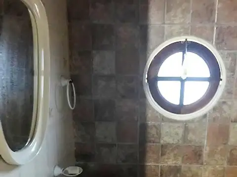 Casa 5 ambientes con 2 baños