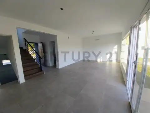Casa en venta Barrio San Pablo, Pilar. 5 ambientes con pileta.