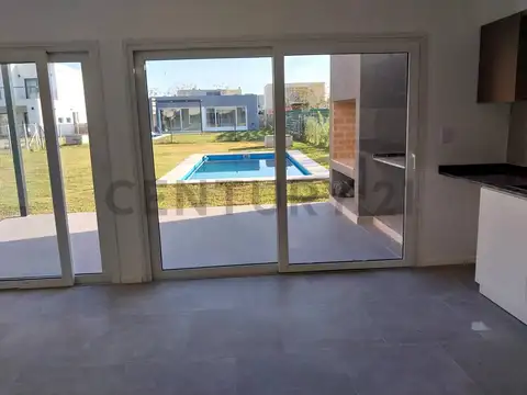Casa 5 ambientes con 2 baños