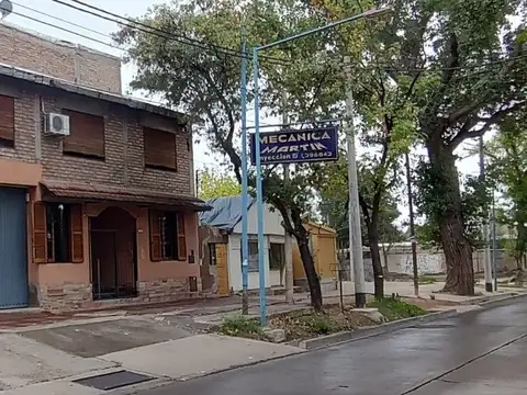 VENDO CASA CON GALPON TALLER. GODOY CRUZ