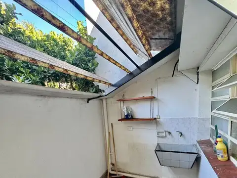 Ph 3 ambientes/ sin expensas/ 2 plantas/peq. patio