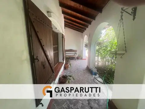 Casa en Alquiler con 4 cocheras