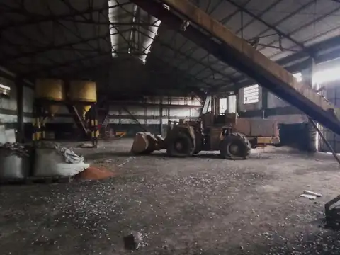 Depósito - Galpón de  3000 m2 totales en Venta en Quilmes