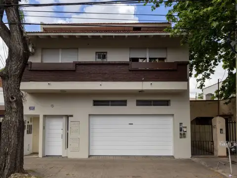 PH 4 AMBIENTES EN VENTA CASEROS BALCON COCHERA