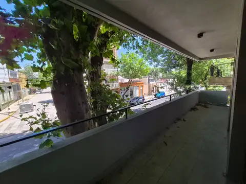 Departamento en Alquiler en Floresta, $ 700.000