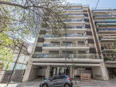Departamento en  venta de 4 ambientes al frente con balcón y patio en Caballito