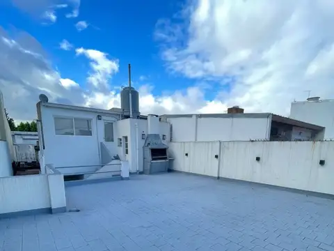 TIPO CASA RECIC. - ENT. INDEP. - COCHERA - TERRAZA - 151m2 -