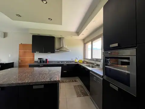 CASA PREMIUM 7 AMBIENTES MAS LOCAL LOMAS DEL TALA