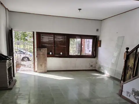 Casa 5 ambientes con 2 baños