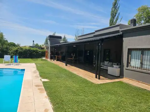 CASA DE LUJO EN BARRIO PRIVADO - MAIPÚ