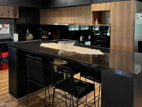 CASA DE LUJO EN BARRIO PRIVADO - MAIPÚ