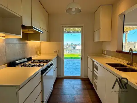 Casa 5 ambientes con 3 baños