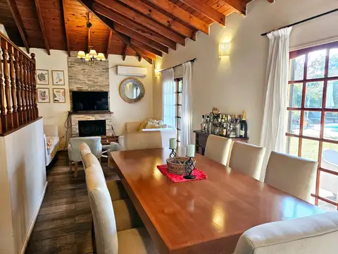 Casa 7 ambientes con 4 baños