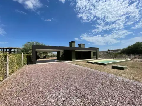 Casa en Venta con 2 cocheras