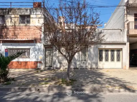 VENTA - Casa al frente de 3 dormitorios con cochera y patio seco - Barrio Echesortu, Rosario.