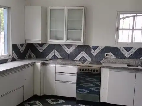 Casa 3 ambientes con 1 baño