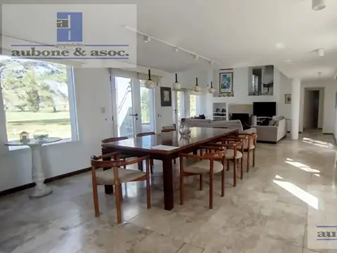 Casa en Venta con 5 cocheras