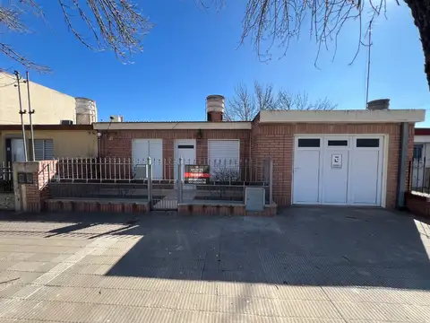 LUQUE. CASA EN VENTA. 2 DORMITORIOS. PATIO Y GGE.