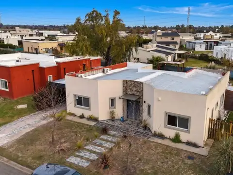 Casa en Venta con 2 cocheras
