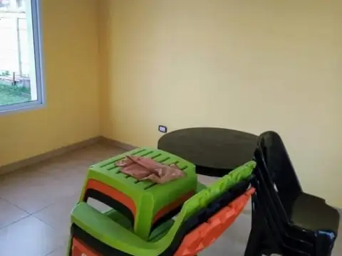 Casa 2 ambientes con 1 baño