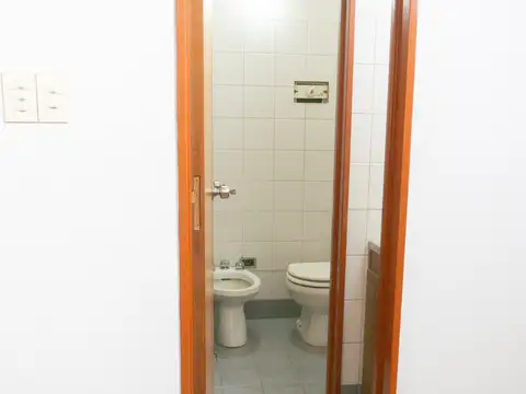 49 Entre 10 y 11 700, Piso 0