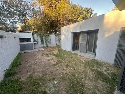 Casa en Alquiler con 1 cochera