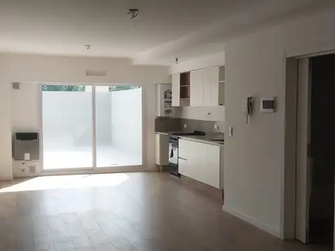 EXCELENTE 2 AMB. CON PATIO Y BALCÓN TERRAZA