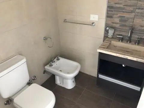 Excelente monoambiente con cochera