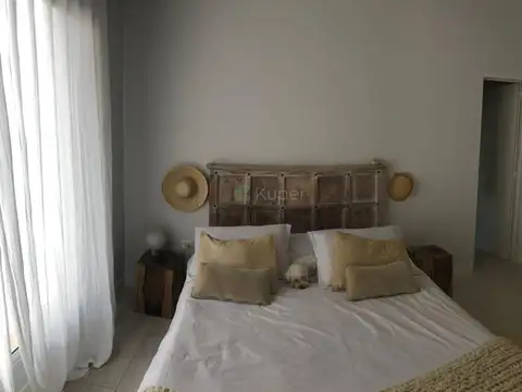 Casa 5 ambientes con 4 baños