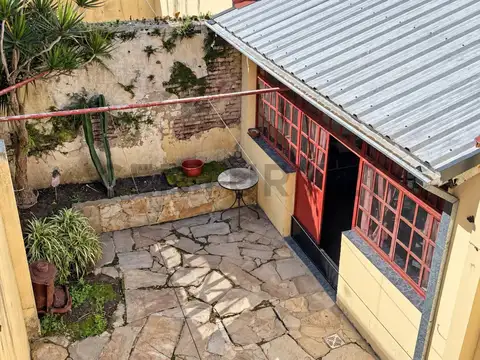 VENTA CASA CHORIZO 3 DORMITORIOS PATIO, TERRAZA Y PARRILLA EN LANUS