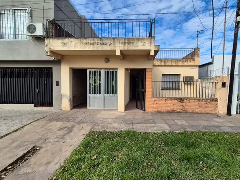 VENTA CASA 2 DORM COCHERA PATIO EN GUADALUPE OESTE