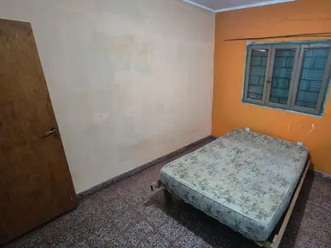 VENTA CASA 2 DORM COCHERA PATIO EN GUADALUPE OESTE