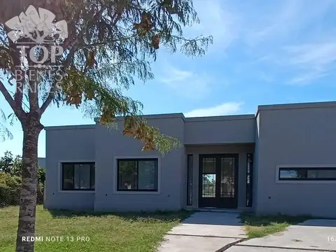 Casa 5 ambientes con 3 baños