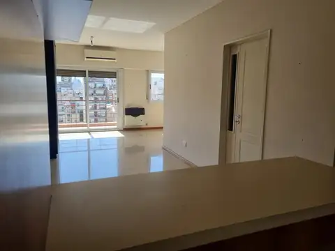 Amplio monoambiente divisible, piso 9no. zona estratégica de CABA