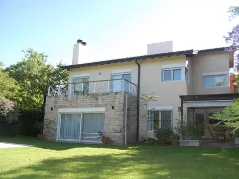 CASA 5 AMBIENTES EN ALQUILER EN ACASSUSO
