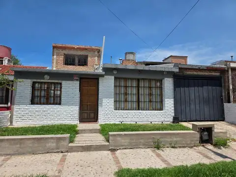 Casa 2 dormitorios con garage en Parque los Molinos
