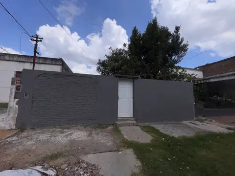 VENTA CASA 4 AMB C PATIO Y FONDO LIBRE. V.DOMINICO