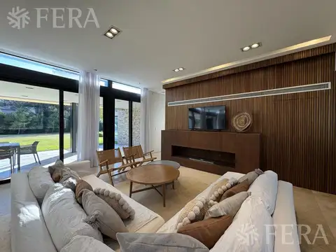 Casa 5 ambientes con 4 baños